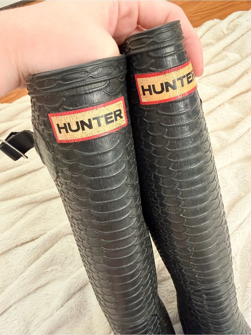 Hunter Carnaby Boa snake-embossed tall rain boots black women’s Sz 5